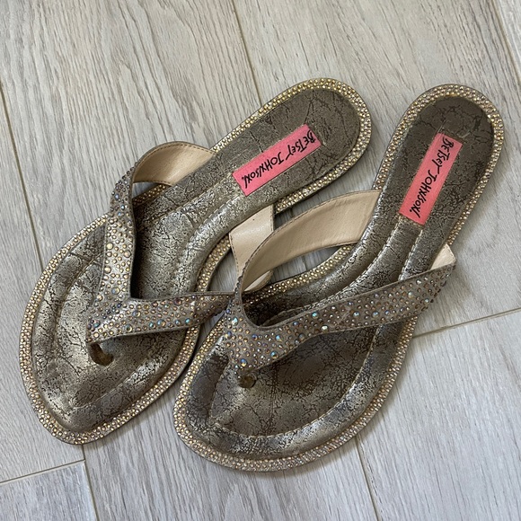 Betsey Johnson Rhinestone Sparkly Flip Flop Sandals Gold (Size 7) y2k 90s - Picture 4 of 5